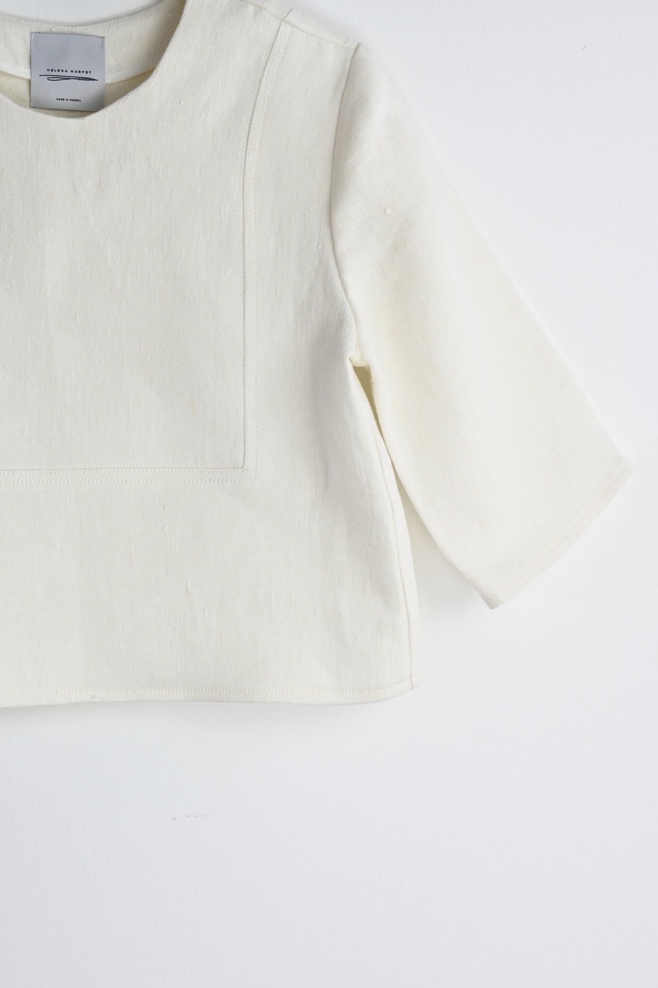 Gartenshirt Creme – Handgefertigt aus 100 % Hanf, langlebig und modern Gartenshirt Creme, handgefertigt aus 100 % Hanf, langlebig mit weißen Absteppungen, wird mit jeder Wäsche weicher und anschmiegsamer.