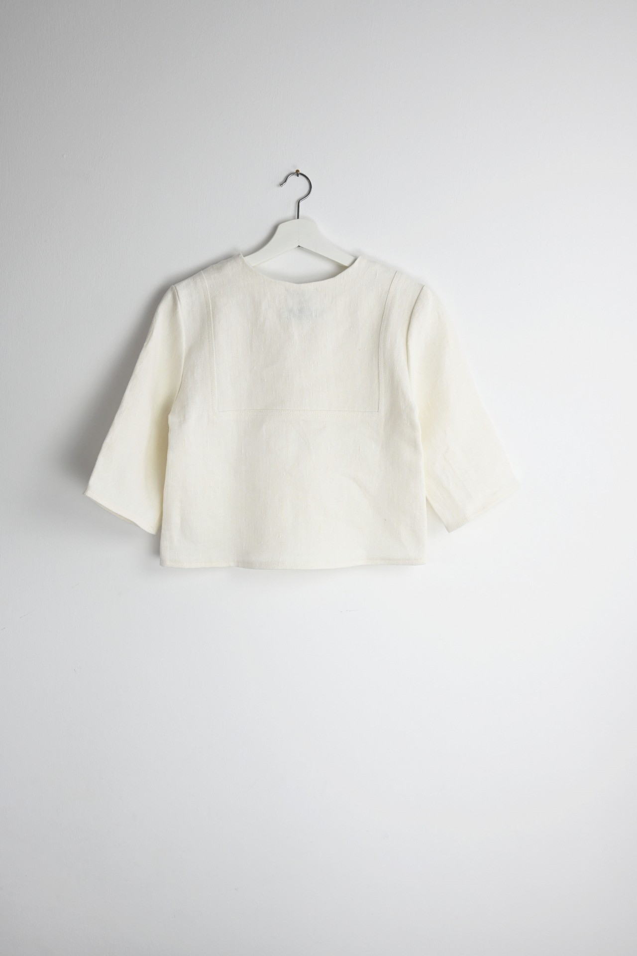 Gartenshirt Creme – Handgefertigt aus 100 % Hanf, langlebig und modern Gartenshirt Creme, handgefertigt aus 100 % Hanf, langlebig mit weißen Absteppungen, wird mit jeder Wäsche weicher und anschmiegsamer.