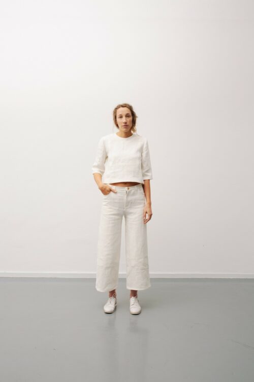 Gartenshirt Creme, handgefertigt aus 100 % Hanf, langlebig mit weißen Absteppungen, wird mit jeder Wäsche weicher und anschmiegsamer.