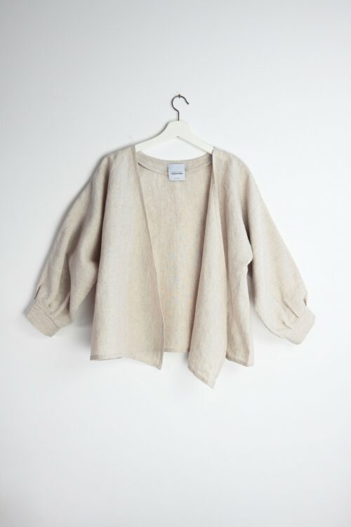 Wickeljacke in Natur, aus 100 % belgischem Leinen, handgefertigt, tragbar vorne oder hinten gebunden, als Jacke oder Bluse.