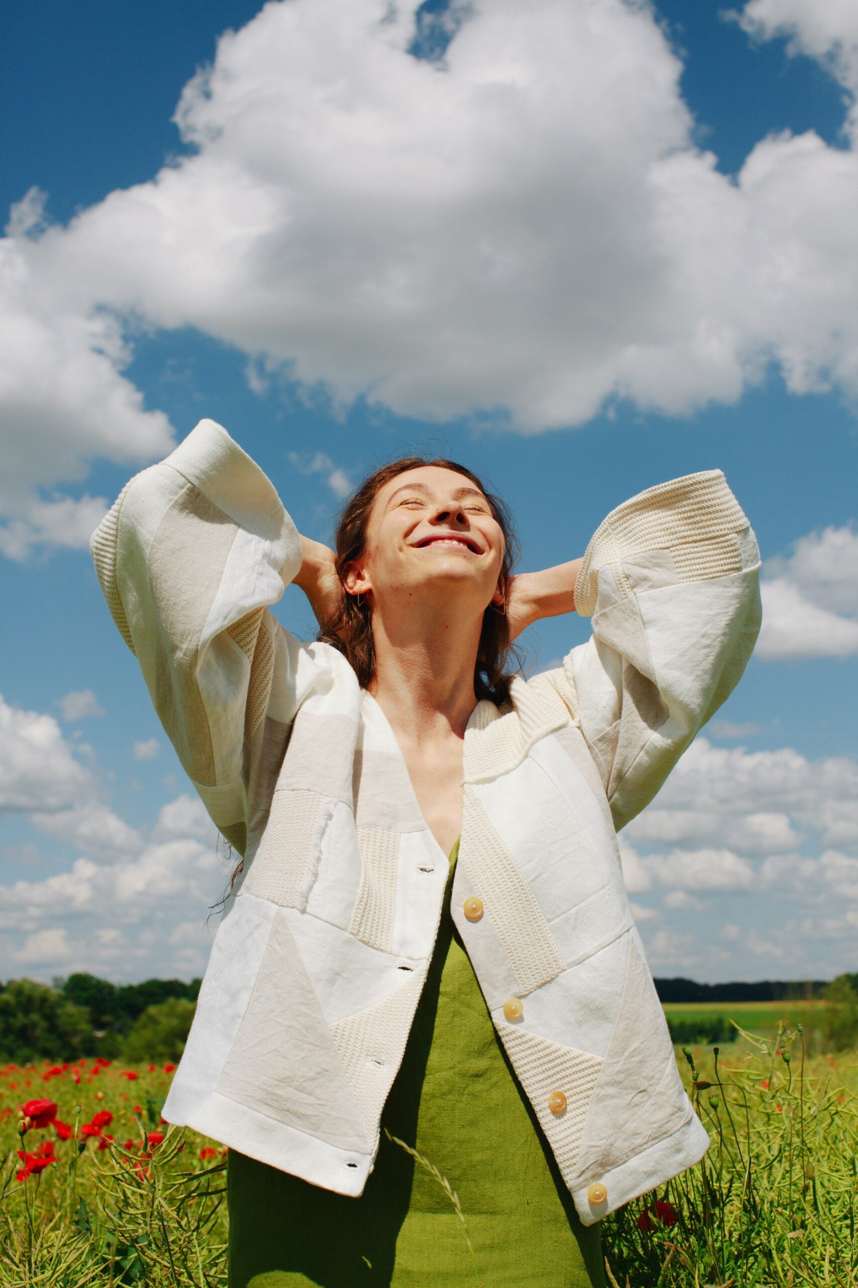 Patchwork-Kimonojacke in Hell – Handgefertigt aus Leinen, Hanf und Baumwolle, gemütlich und leicht Patchwork-Kimonojacke Hell, handgefertigt aus Leinen, Hanf und Baumwolle, gefüttert mit Waffelstrukturstoff, einzigartiges Design.