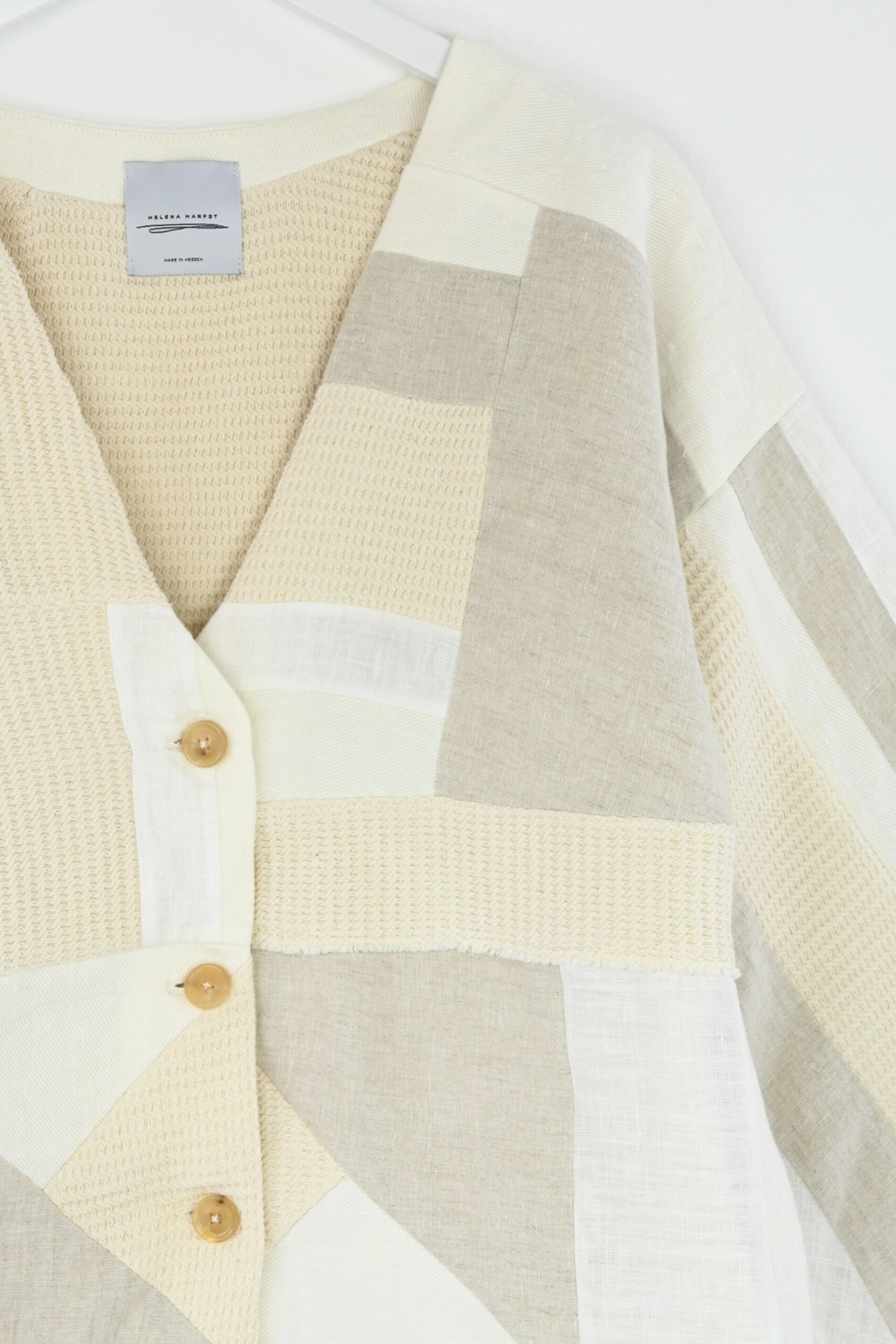 Patchwork-Kimonojacke in Hell – Handgefertigt aus Leinen, Hanf und Baumwolle, gemütlich und leicht Patchwork-Kimonojacke Hell, handgefertigt aus Leinen, Hanf und Baumwolle, gefüttert mit Waffelstrukturstoff, einzigartiges Design.