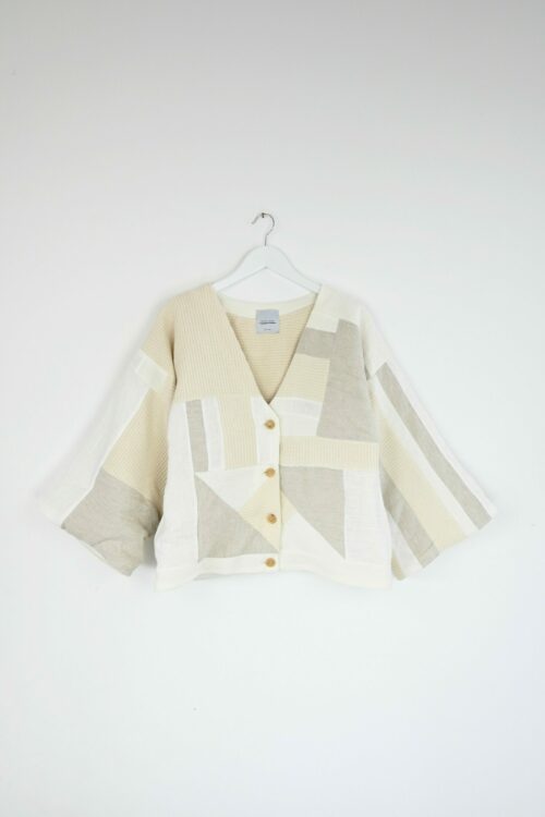 Patchwork-Kimonojacke Hell, handgefertigt aus Leinen, Hanf und Baumwolle, gefüttert mit Waffelstrukturstoff, einzigartiges Design.