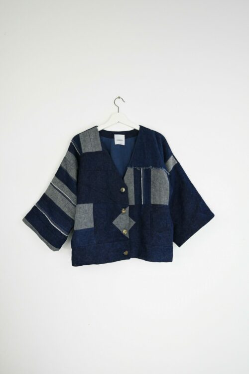 Patchwork-Kimonojacke Indigo, handgefertigt aus Hanf und gefüttert mit Ramie. Einzigartiges Design, gemütlich und leicht.