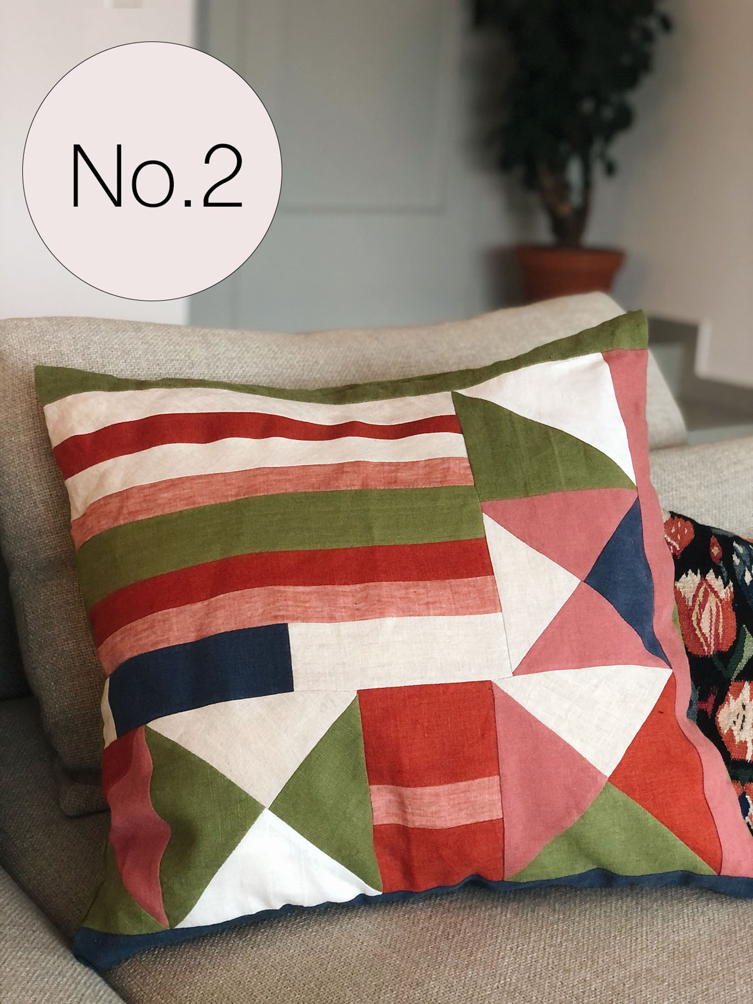 Patchwork Kissenbezug aus 100 % Leinen, handgefertigt aus Stoffresten, nachhaltig und einzigartig.