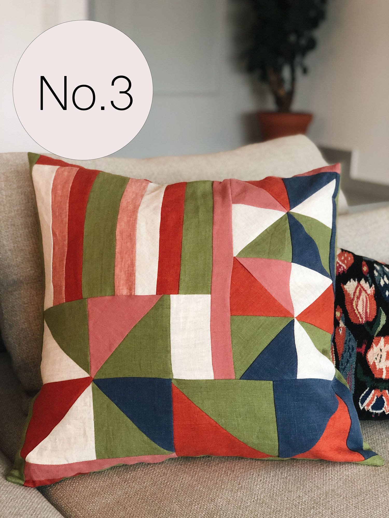 Patchwork Kissenbezug aus 100 % Leinen, handgefertigt aus Stoffresten, nachhaltig und einzigartig.