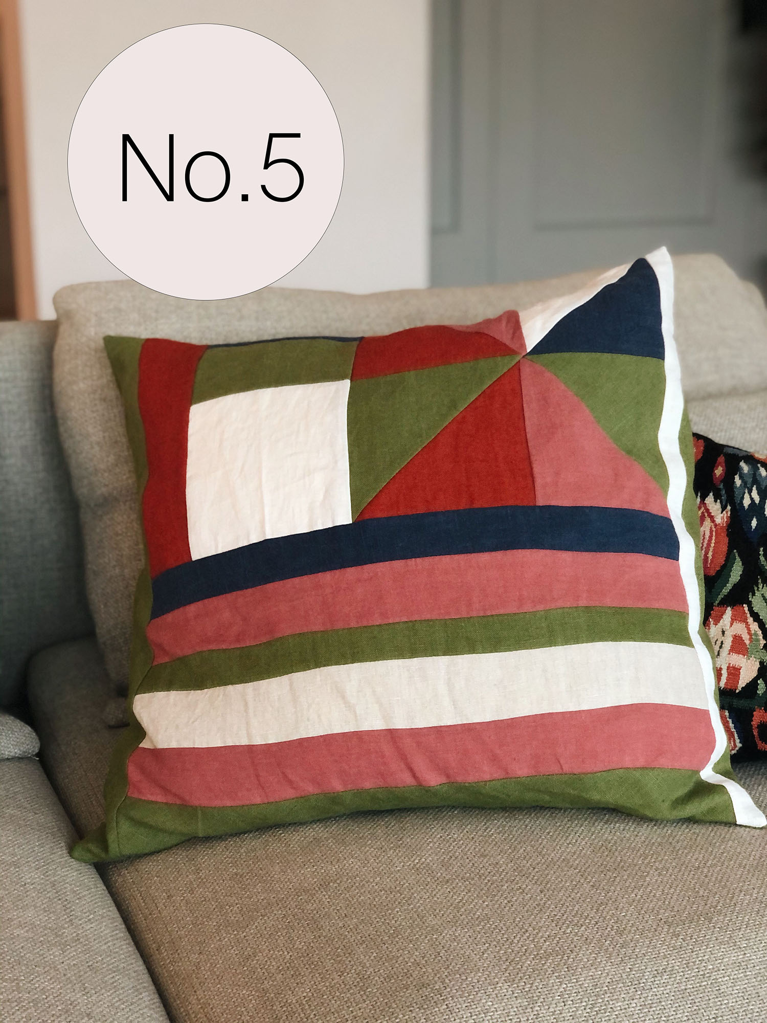 Patchwork Kissenbezug aus 100 % Leinen, handgefertigt aus Stoffresten, nachhaltig und einzigartig.