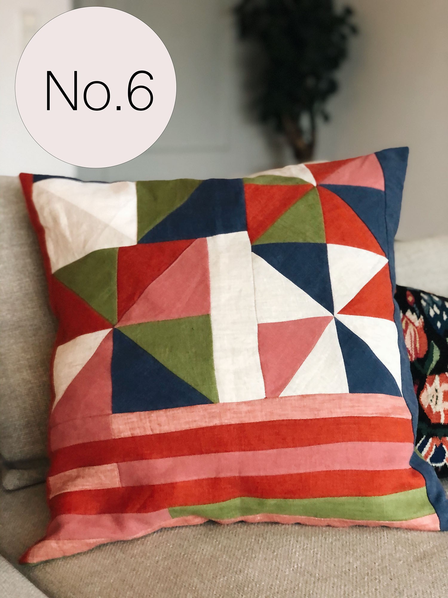 Patchwork Kissenbezug aus 100 % Leinen, handgefertigt aus Stoffresten, nachhaltig und einzigartig.