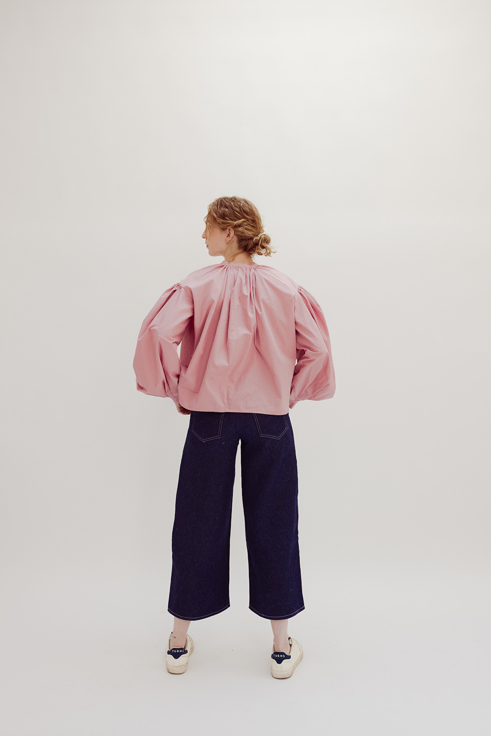 Hessenkittel in Rosa aus 100 % Bio-Baumwolle, handgefertigt, nostalgisch und modern zugleich.