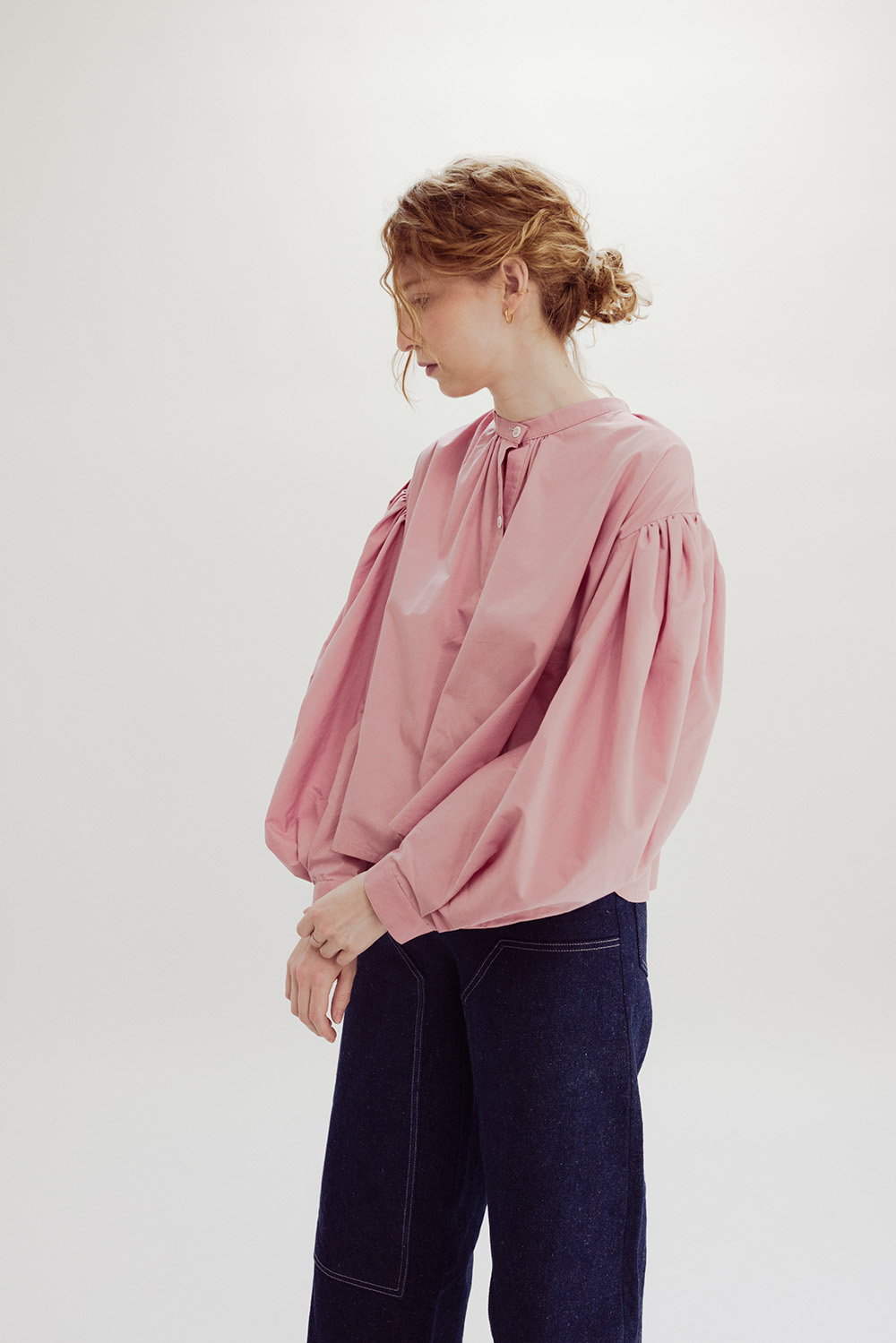 Hessenkittel in Rosa aus 100 % Bio-Baumwolle, handgefertigt, nostalgisch und modern zugleich.