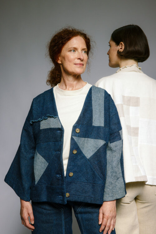 Patchwork-Kimonojacke Indigo, handgefertigt aus Hanf und gefüttert mit Ramie. Einzigartiges Design, gemütlich und leicht.