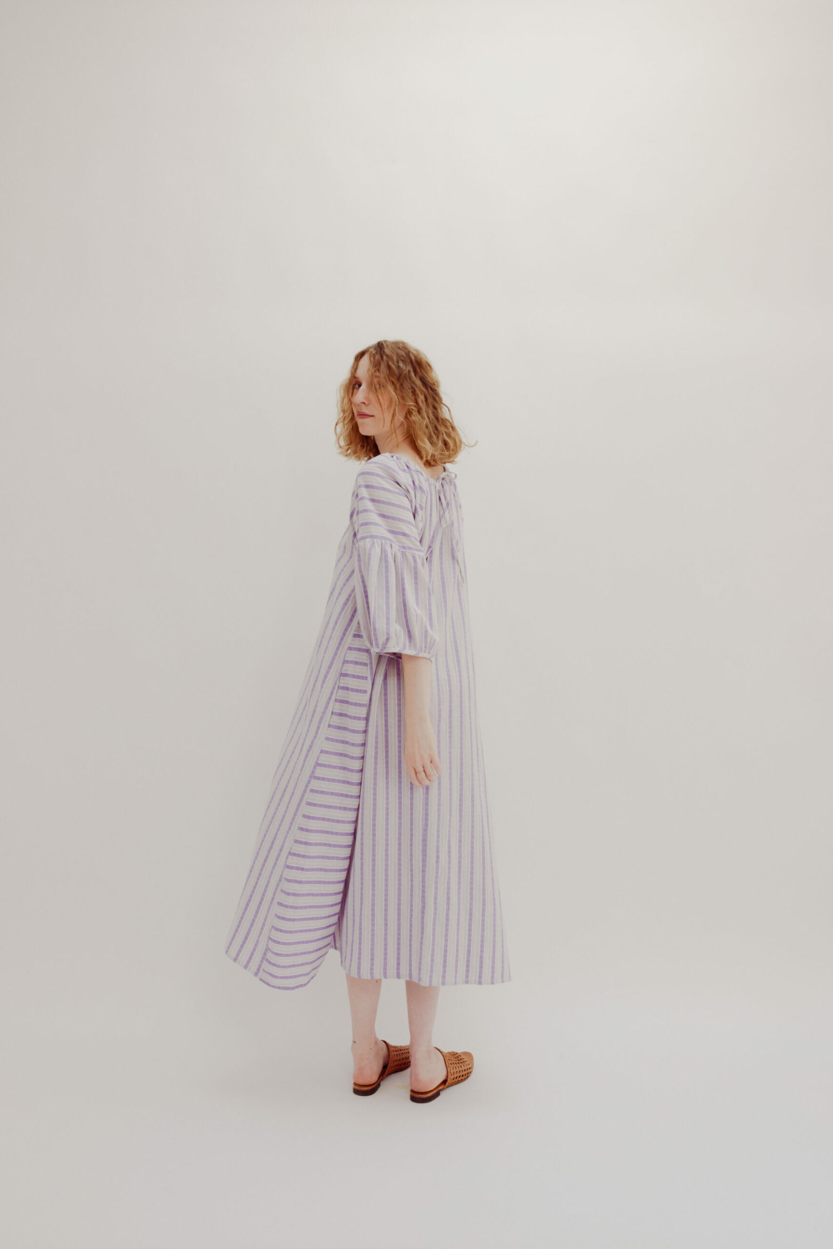 Fliederfarbenes Baumwollkleid – Nachhaltig aus 100 % GOTS-zertifizierter Baumwolle handgefertigt Fliederfarbenes Baumwollkleid aus 100 % GOTS-zertifizierter Baumwolle von Vieböck, liebevoll handgefertigt in Hessen.