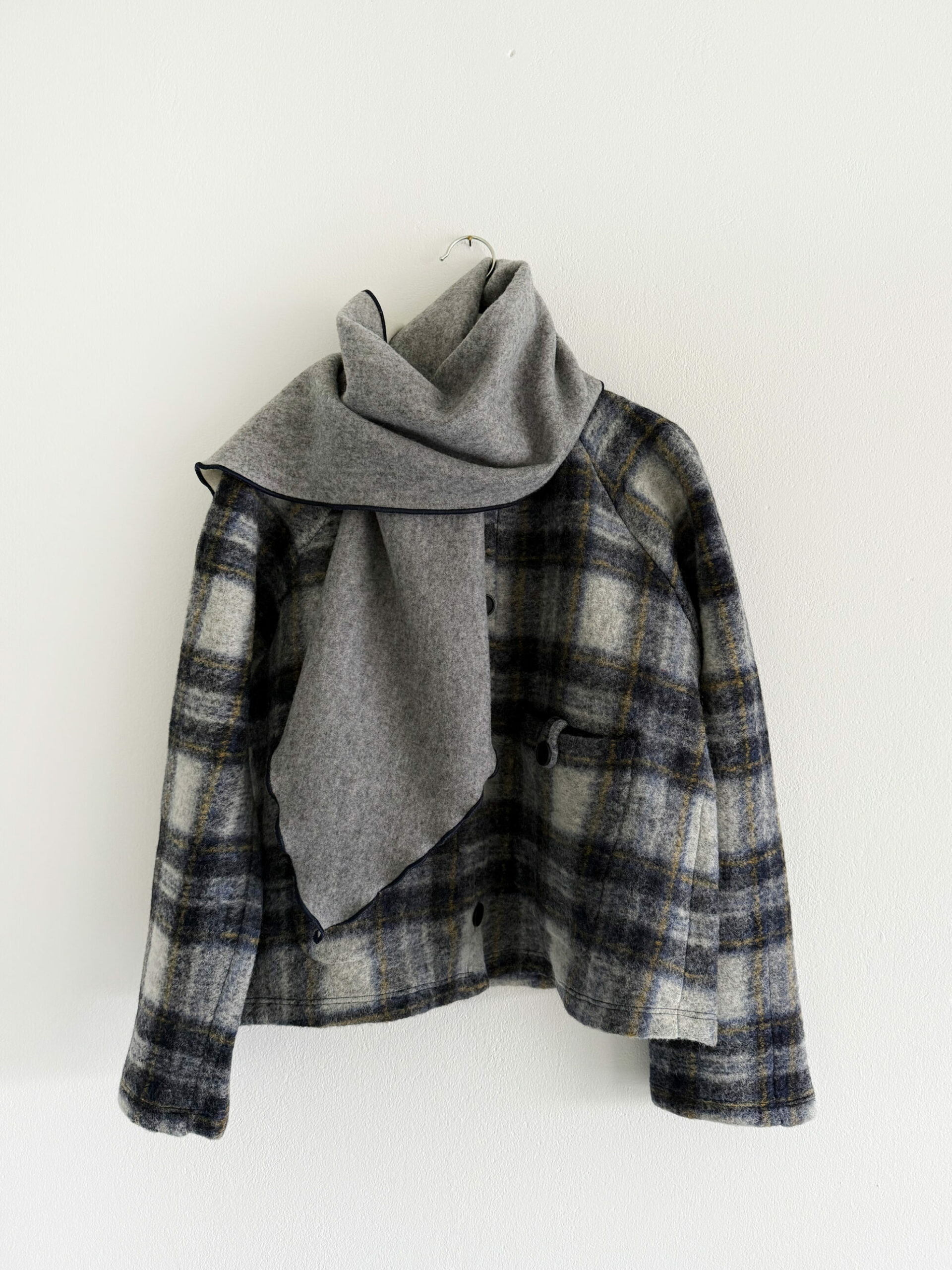 Wollschal grau:beige + raglanjacke karo