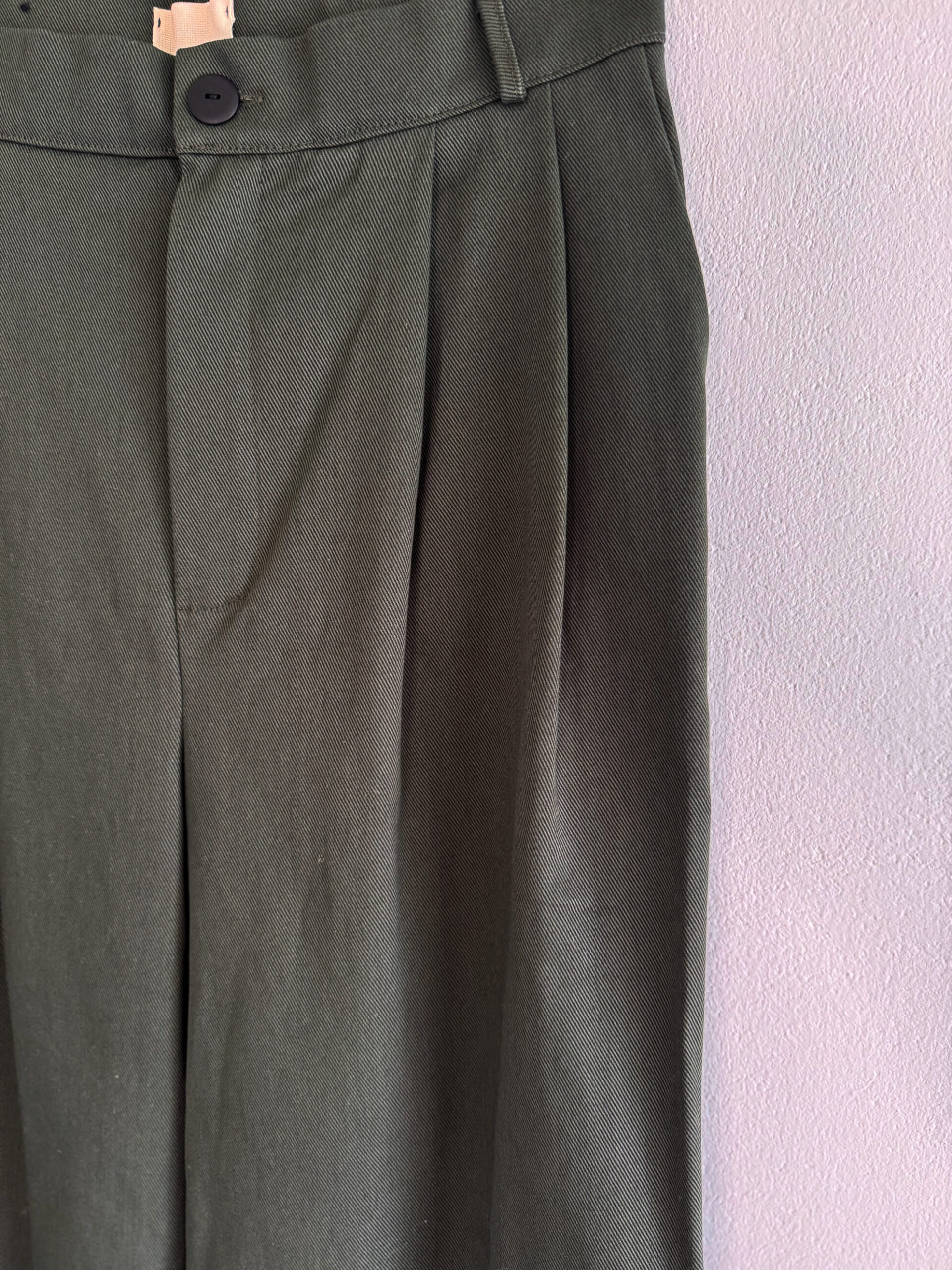 Hose falz moos detail