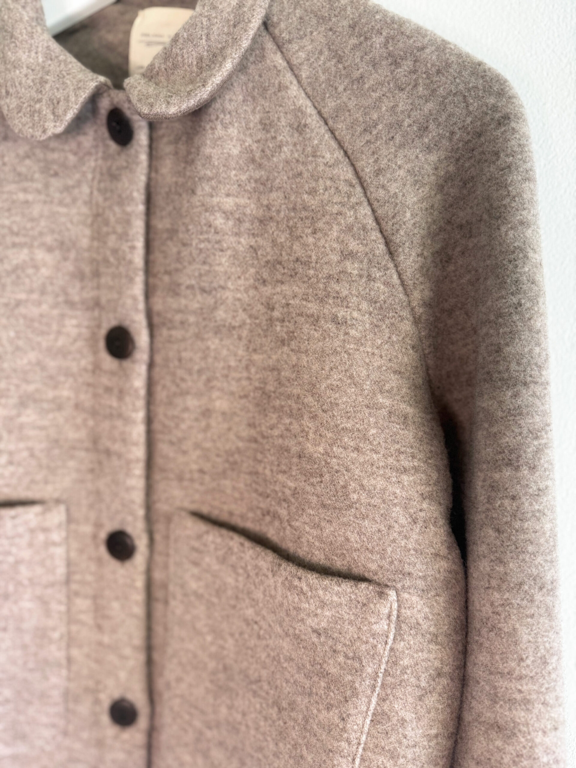 Raglanjacke stein detail
